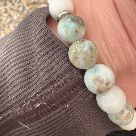 Genuine Jade beaded stretch bracelet - Picture 5 of 6